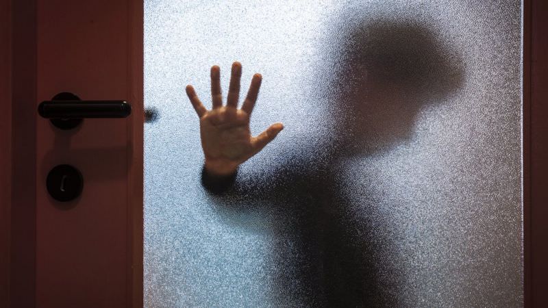 Pais e crianças precisam estar em alerta nessa pandemia, diz psicóloga