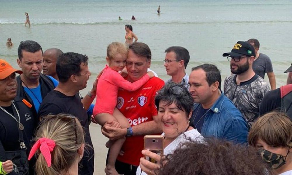 Férias de Bolsonaro custaram R$ 2,3 milhões, diz colunista