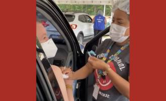 Vanessa Grazziotin toma primeira dose da vacina contra covid-19; veja vídeo