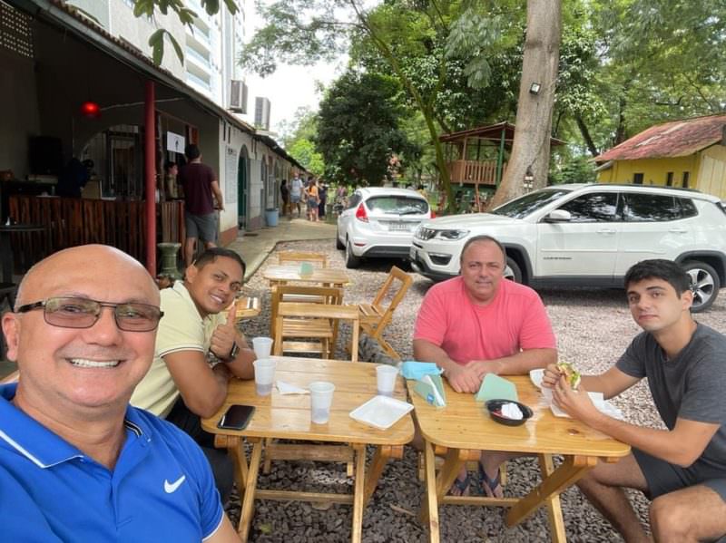 Menezes se reúne com Pazuello e diz 'Nos vemos em 2022'