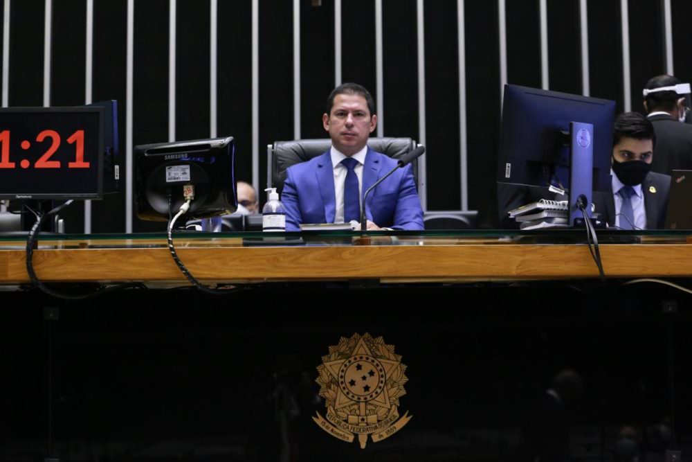 Marcelo Ramos preside sessão na Câmara dos Deputados: 'um fato histórico para o meu estado'