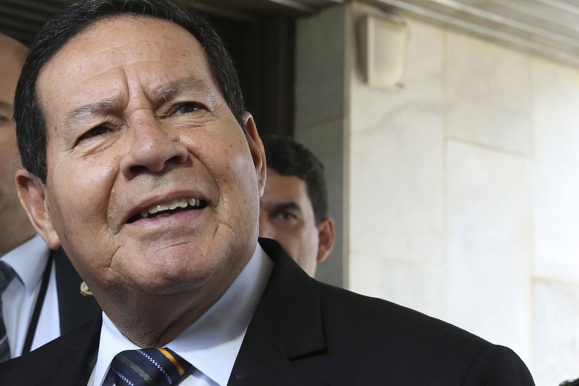 'Culto é diferente de balada', afirma Mourão sobre retorno de cultos presenciais
