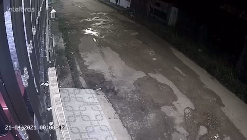 Vídeo mostra ação de criminoso invadindo igreja em Manaus