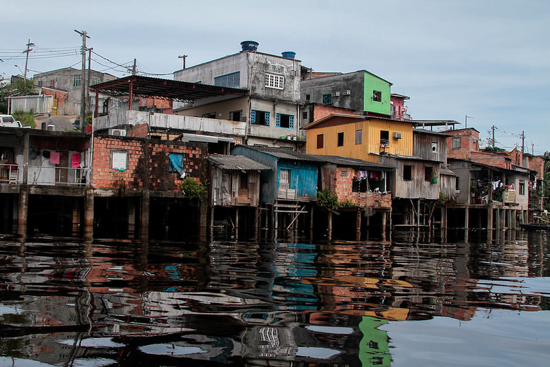 Vistoria fluvial é realizada em áreas afetadas pela cheia em Manaus