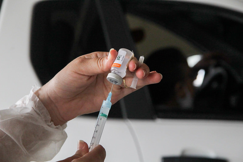 Infectologista do AM alerta sobre riscos na suspensão da 1ª dose da vacina contra Covid