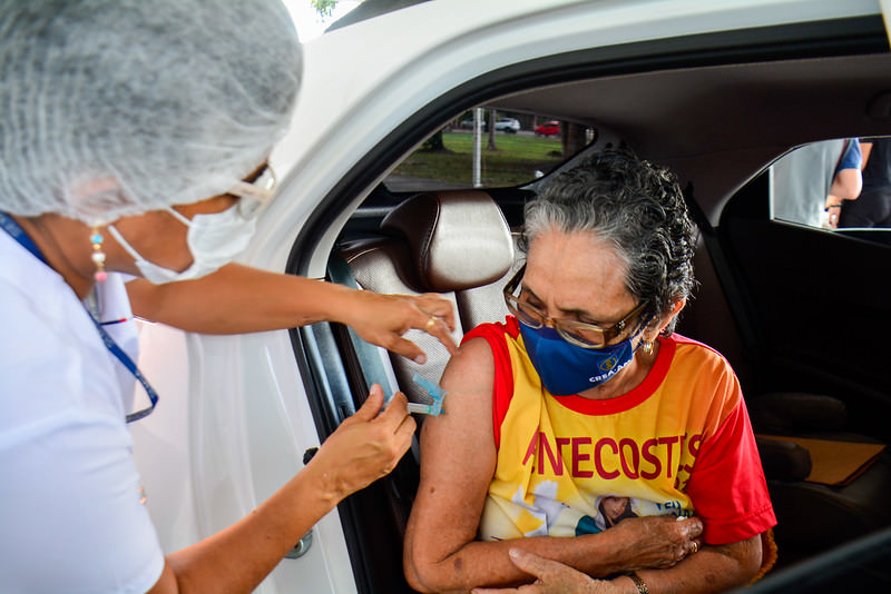 Com novo lote da AstraZeneca, Amazonas deve completar vacinação de idosos