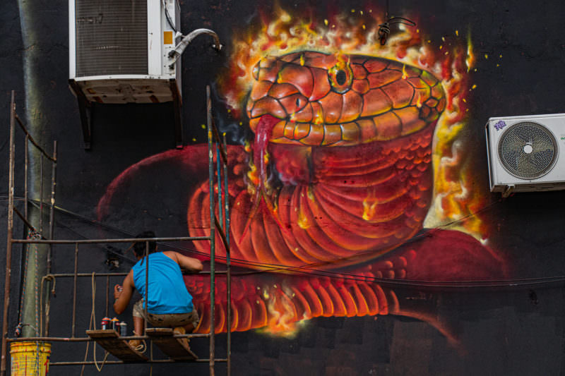 Personagens de lendas amazônicas ganham mural no Les Artistes Café Teatro