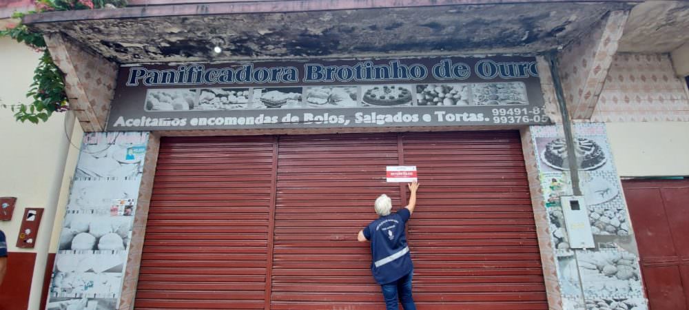 Supermercados e padaria são autuados por irregularidades sanitárias