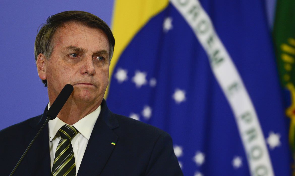 Bolsonaro afirma que mosquito da dengue deve ter morrido de Covid
