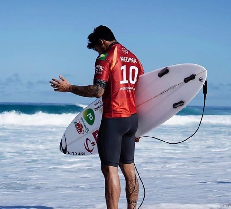 Surfistas brasileiros garantem vaga nas oitavas de final do Circuito Mundial de Surfe