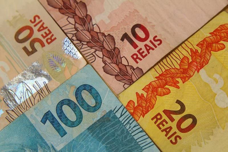 Câmara aprova MP que reajusta salário mínimo para R$ 1.100