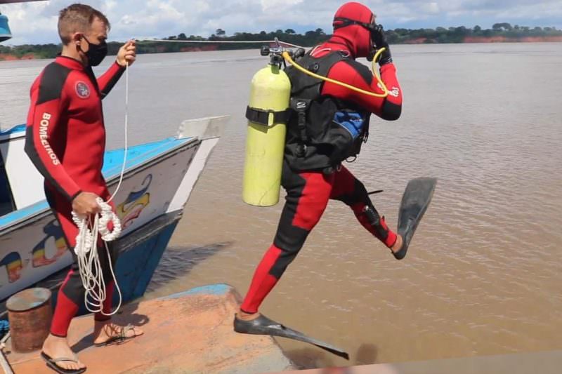Base Arpão passa a ter mergulhadores para busca por drogas no rio Solimões