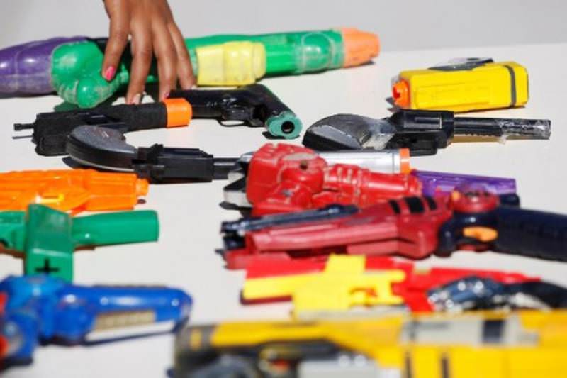 No Dia do Desarmamento Infantil, órgão alerta para uso de armas de brinquedo na infância