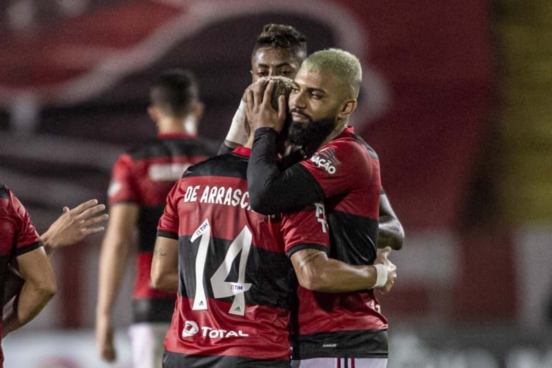 Com golaço de Arrascaeta, Flamengo vence Bangu pelo Campeonato Carioca