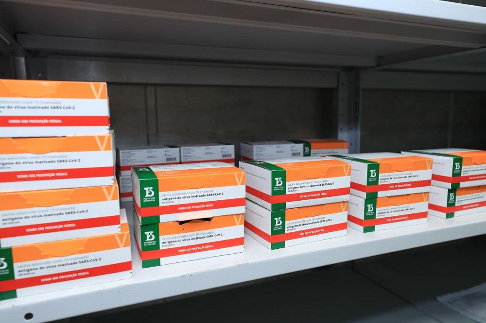 Amazonas recebe 98.500 doses de vacina contra a covid-19