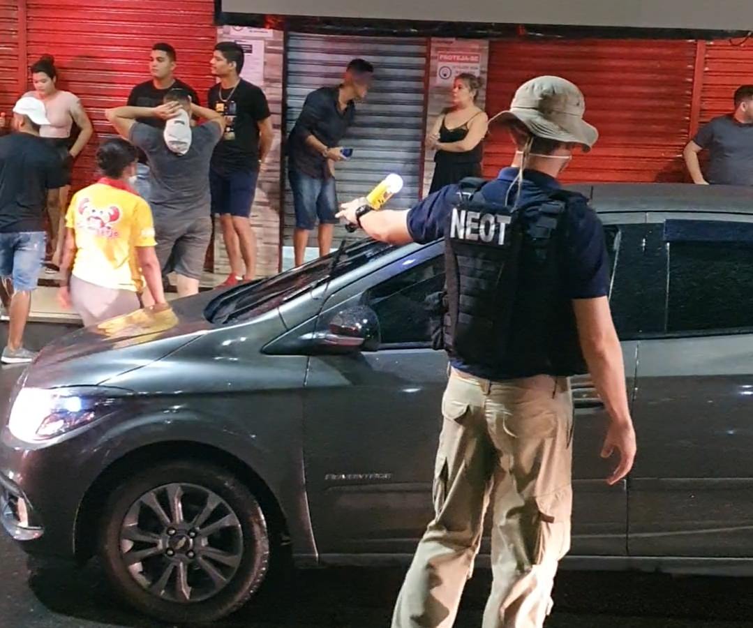 Motoristas são flagrados dirigindo alcoolizados na Praça do Eldorado