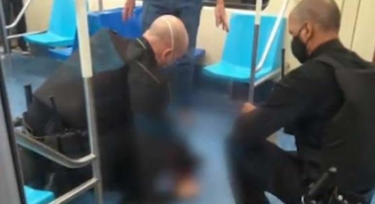 Mulher morre após ser agredida a marretadas no Metrô