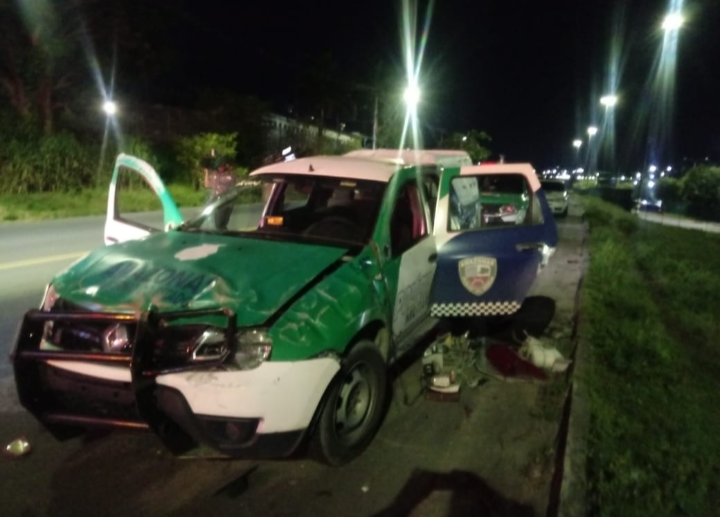 Viatura capota durante perseguição policial; assaltantes são presos em Manaus