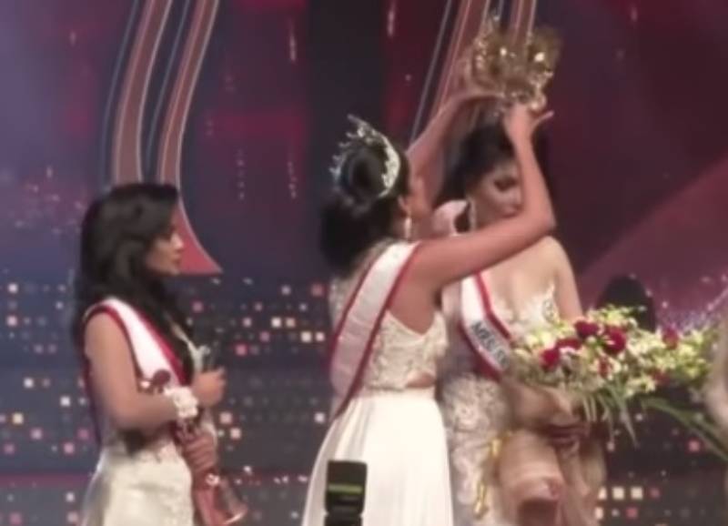 Veja o momento em que Miss Mundo arranca coroa de ganhadora do concurso