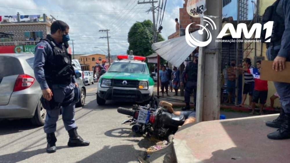 Homem fratura o crânio após colidir contra poste na zona Sul de Manaus