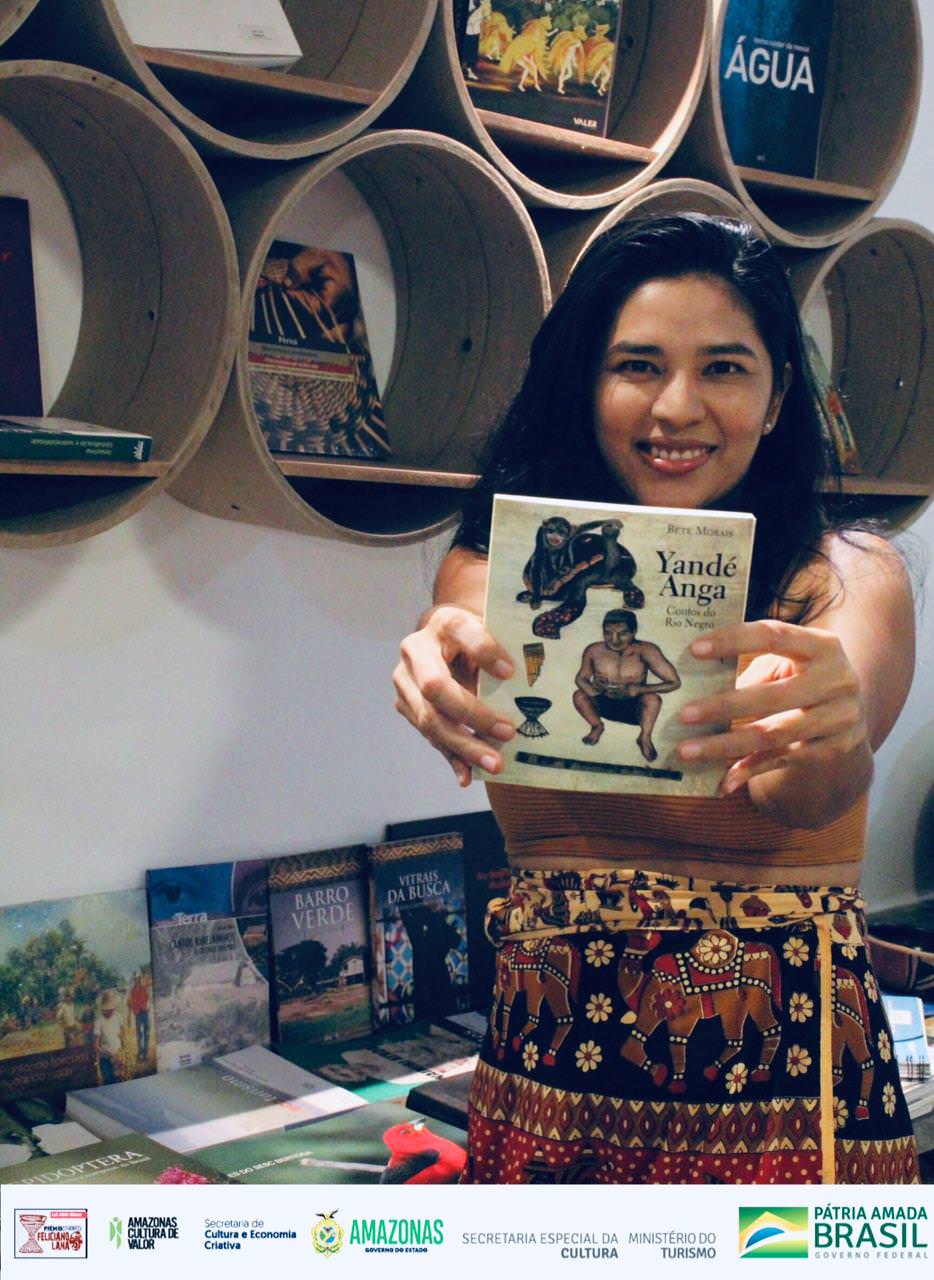 Em meio à pandemia, escritora de Manaus lança livro que traz amor e calmaria aos leitores