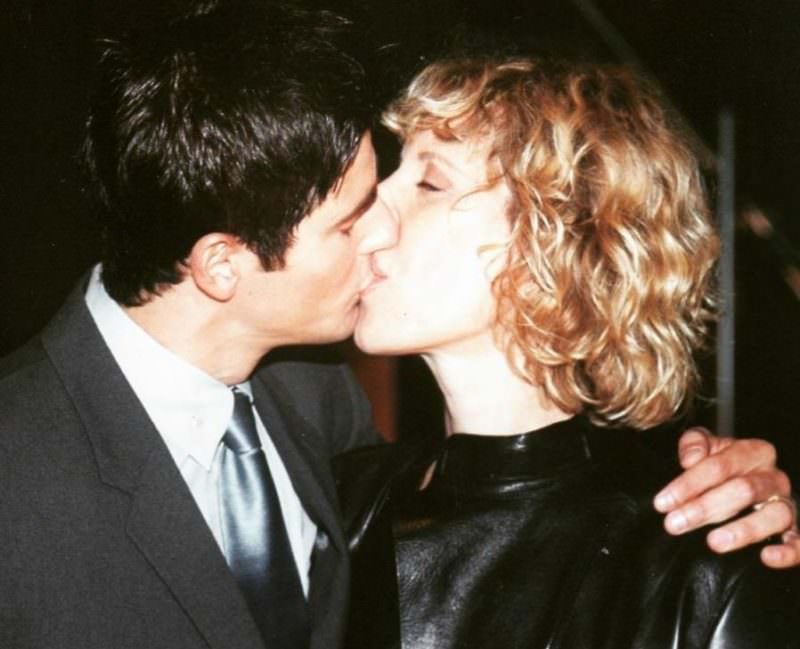 Marília comemora Dia do Beijo em foto com Gianecchini