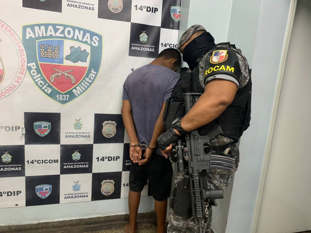 Jovem é detido com drogas e arma em Manaus