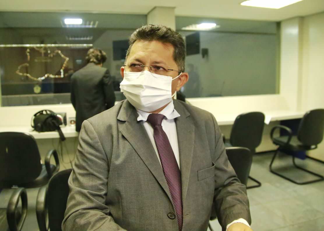 Sinésio Campos chama Bolsonaro de genocida: 'O único título que merece é de persona non grata'