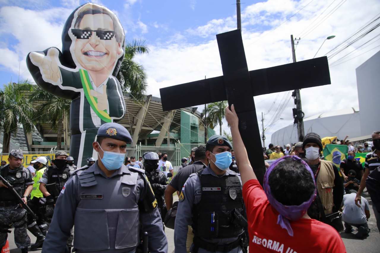 Visita de Bolsonaro a Manaus reúne apoiadores e opositores ao seu governo; veja fotos