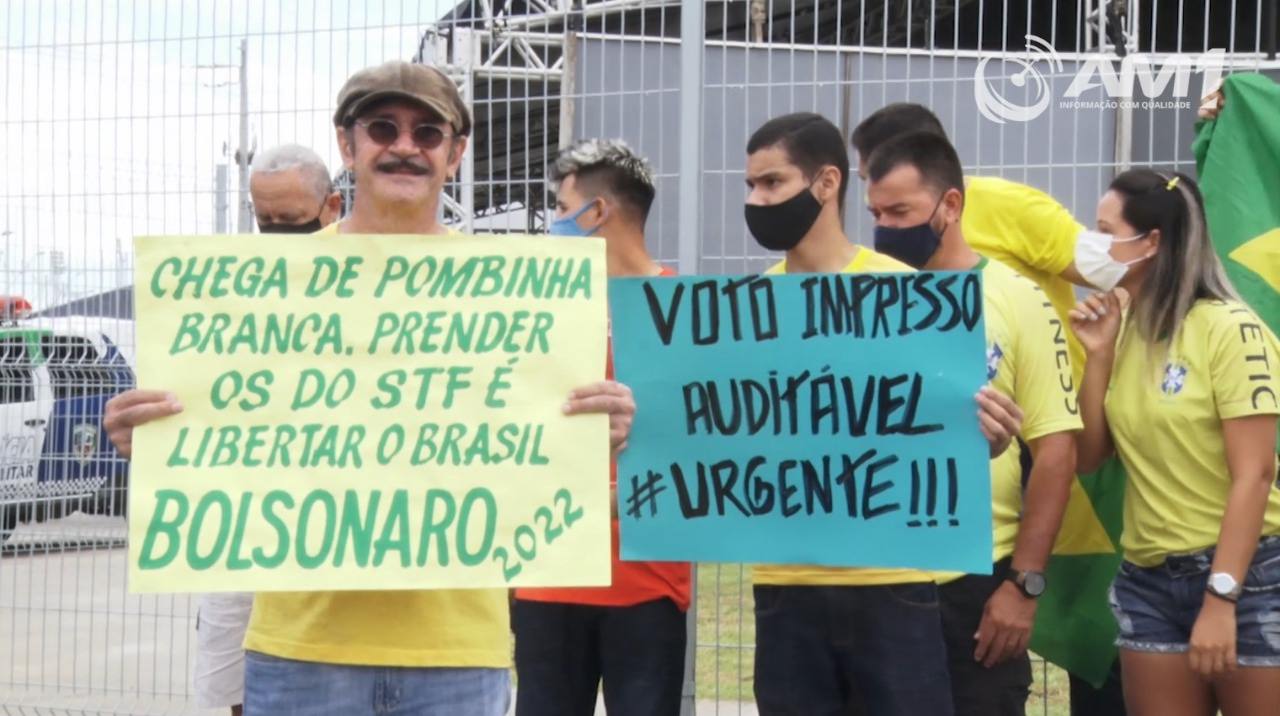 Confronto entre direita e esquerda marca a visita de Bolsonaro em Manaus