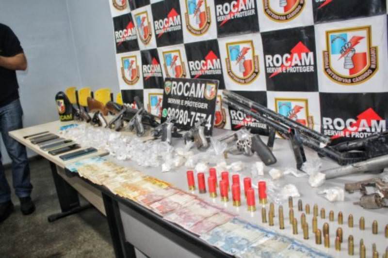 Membros de facção são presos com 14 armas e drogas na zona Norte de Manaus