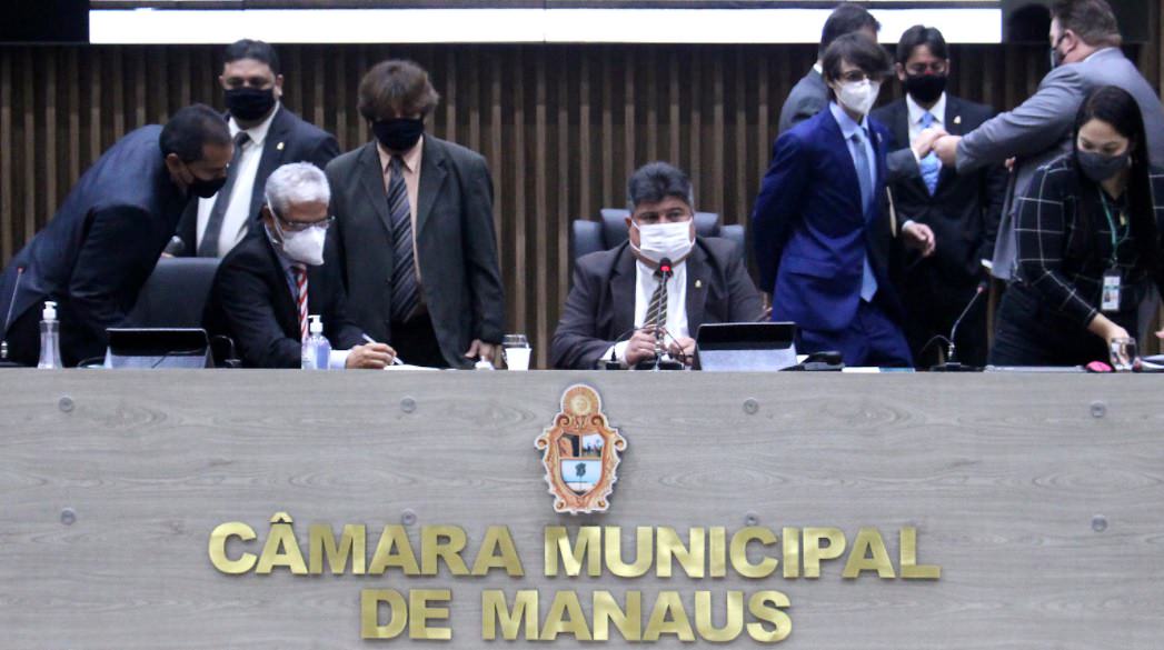 Vereadores de Manaus acusam colegas de miguelagem nas sessões híbridas