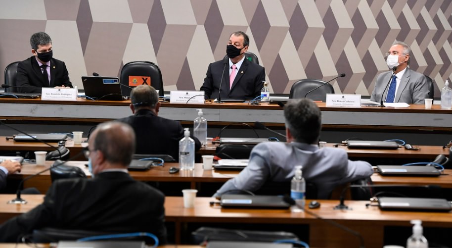 CPI da Covid abre os trabalhos com bate-boca e enxurrada de requerimentos