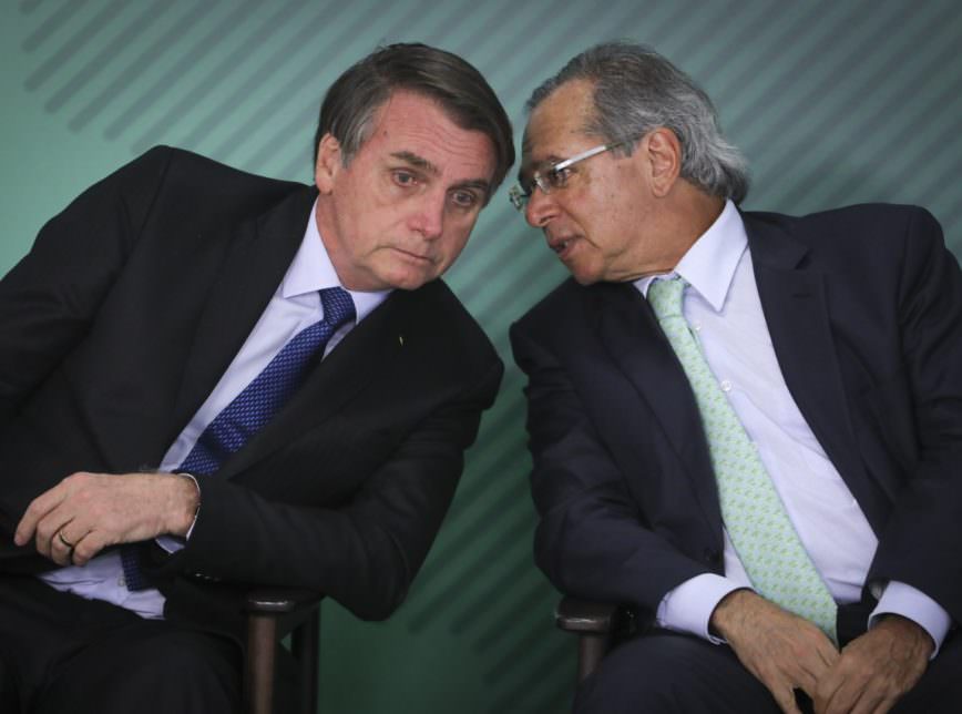 Relação rachada? Bolsonaro diz que Paulo Guedes não apita em política