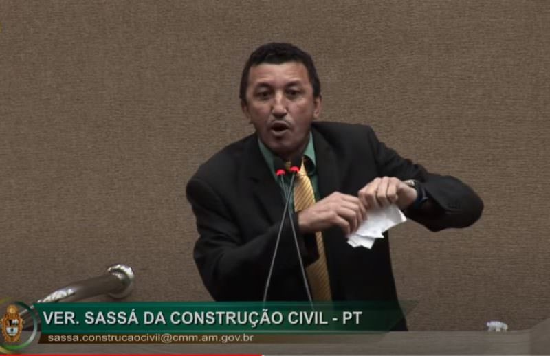 'Deputado babão, puxa-saco', dispara Sassá após Péricles homenagear Bolsonaro