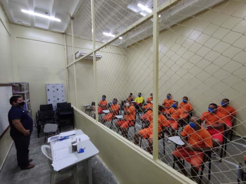 Seap promove cursos em unidades prisionais do Amazonas para ensinar trabalho a quem cometeu crimes