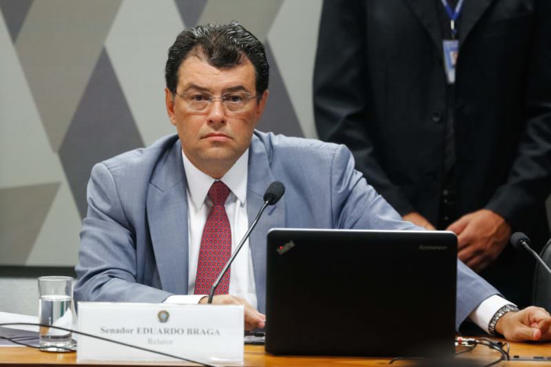 Eduardo Braga recusa convite para ser relator da CPI da Covid