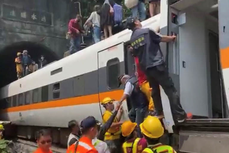 Trem sai dos trilhos e deixa 50 mortos e centenas de feridos em Taiwan