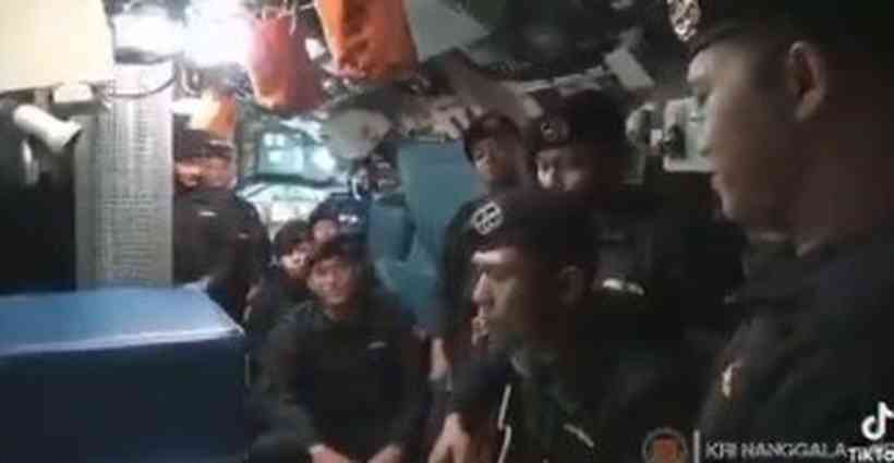 Último adeus! Vídeo mostra tripulação do submarino da Indonésia naufragado cantando