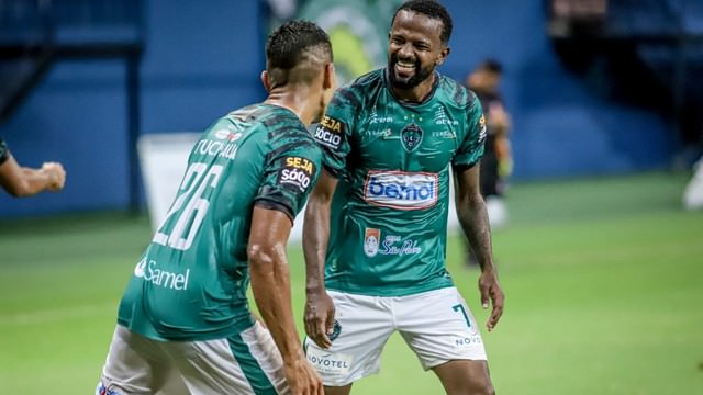 Manaus bate São Raimundo e Gavião sobrevoa invicto para o topo da tabela