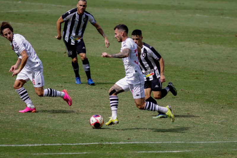 Vasco vence Botafogo no primeiro jogo da final Taça Rio