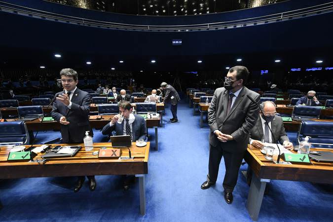 Governadores discutem compra de vacinas com senadores da CPI nesta segunda-feira