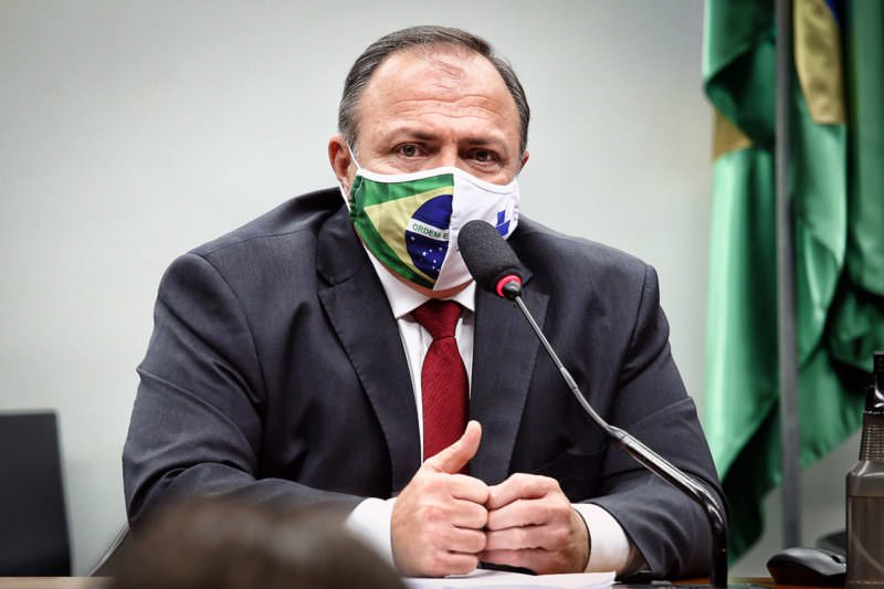 Advogado pede que Pazuello permaneça em silêncio em audiência da CPI