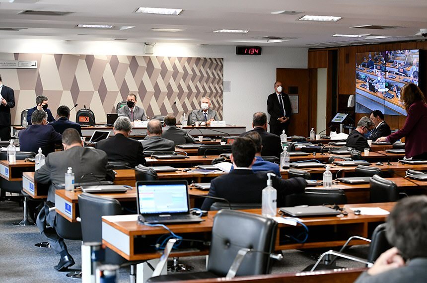 CPI vai investigar compras da vacina de Pfizer, destaca senador