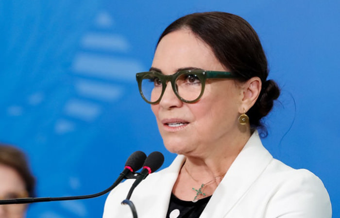 Lula afirma que Regina Duarte mentiu para a Justiça e pede multa de R$ 13 mil