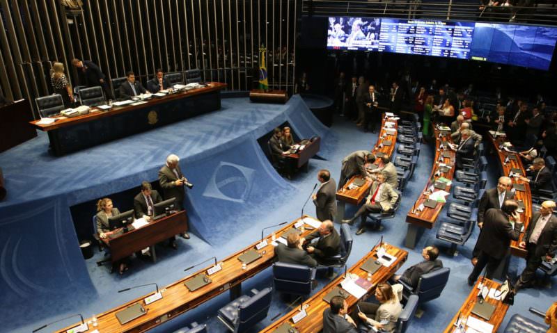 Senadores pedem investigação sobre denúncia de orçamento 'secreto' no Governo Federal