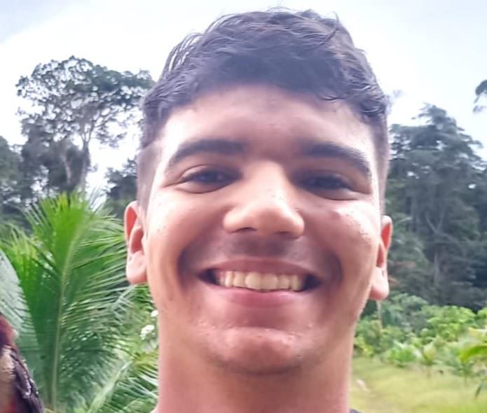 Jovem desaparece após sair de casa na zona Sul da capital; família pede ajuda