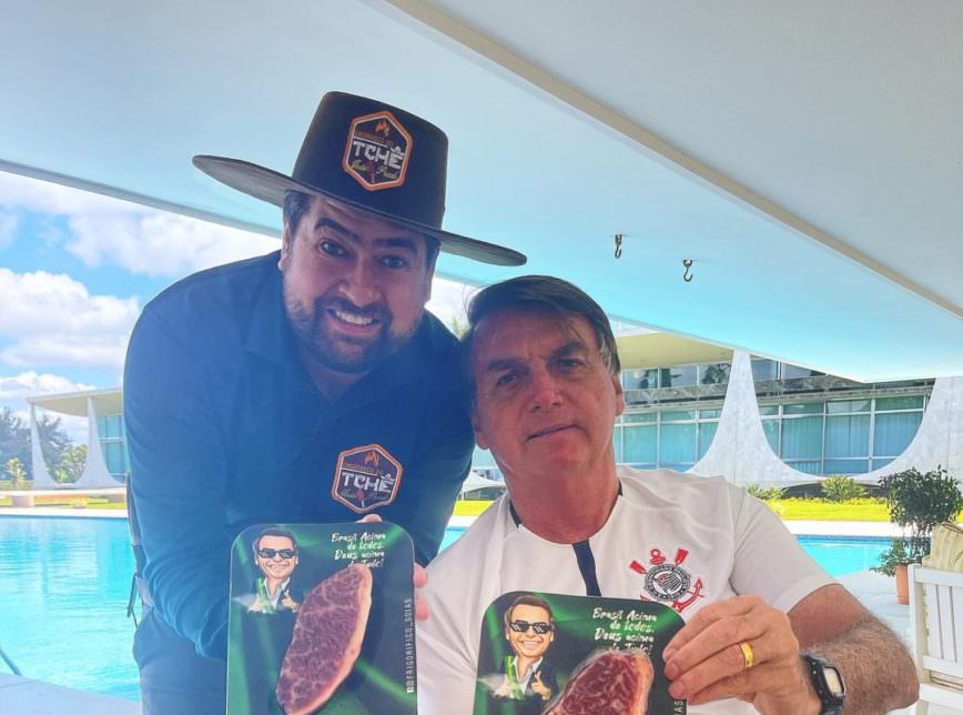 Depois do 'rolezinho' de moto, Bolsonaro chama a galera para churrascada