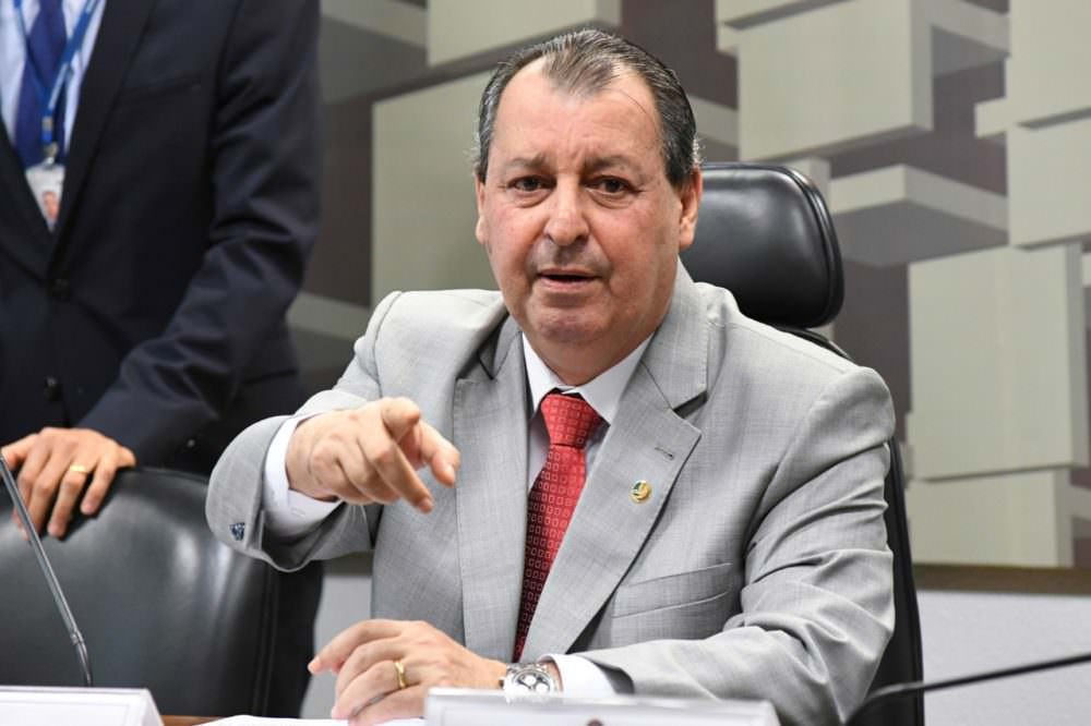 Governo elogia Omar Aziz e vê chance para furar bloqueio do G-7