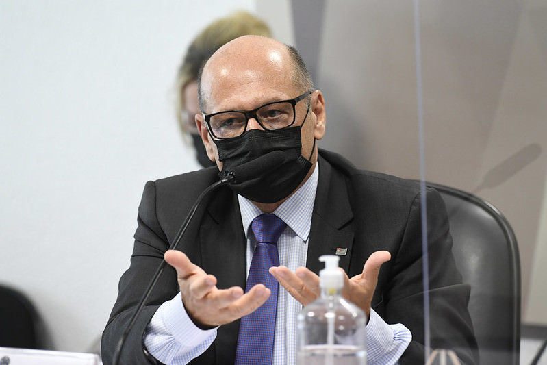 Falta de insumos ameaça entrega de 54 milhões de doses da CoronaVac, diz Covas